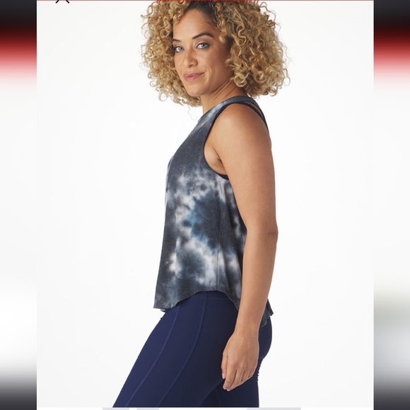 Glyder Black and White Yoga Tee Sleeveless Top - Picture 3 of 8